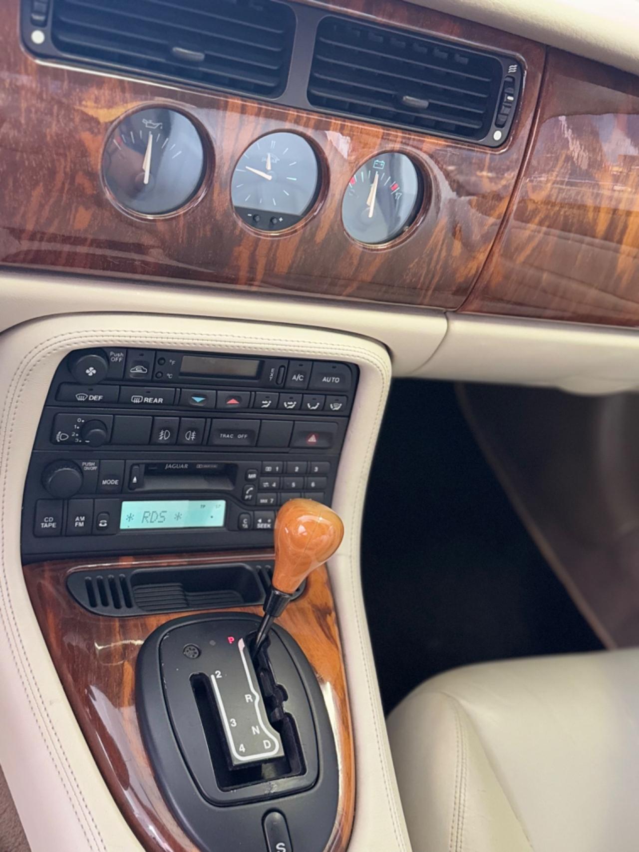JAGUAR XK8 4.0 BENZ V8 284CV OK PERMUTE VEICOLO FINANZIABILE