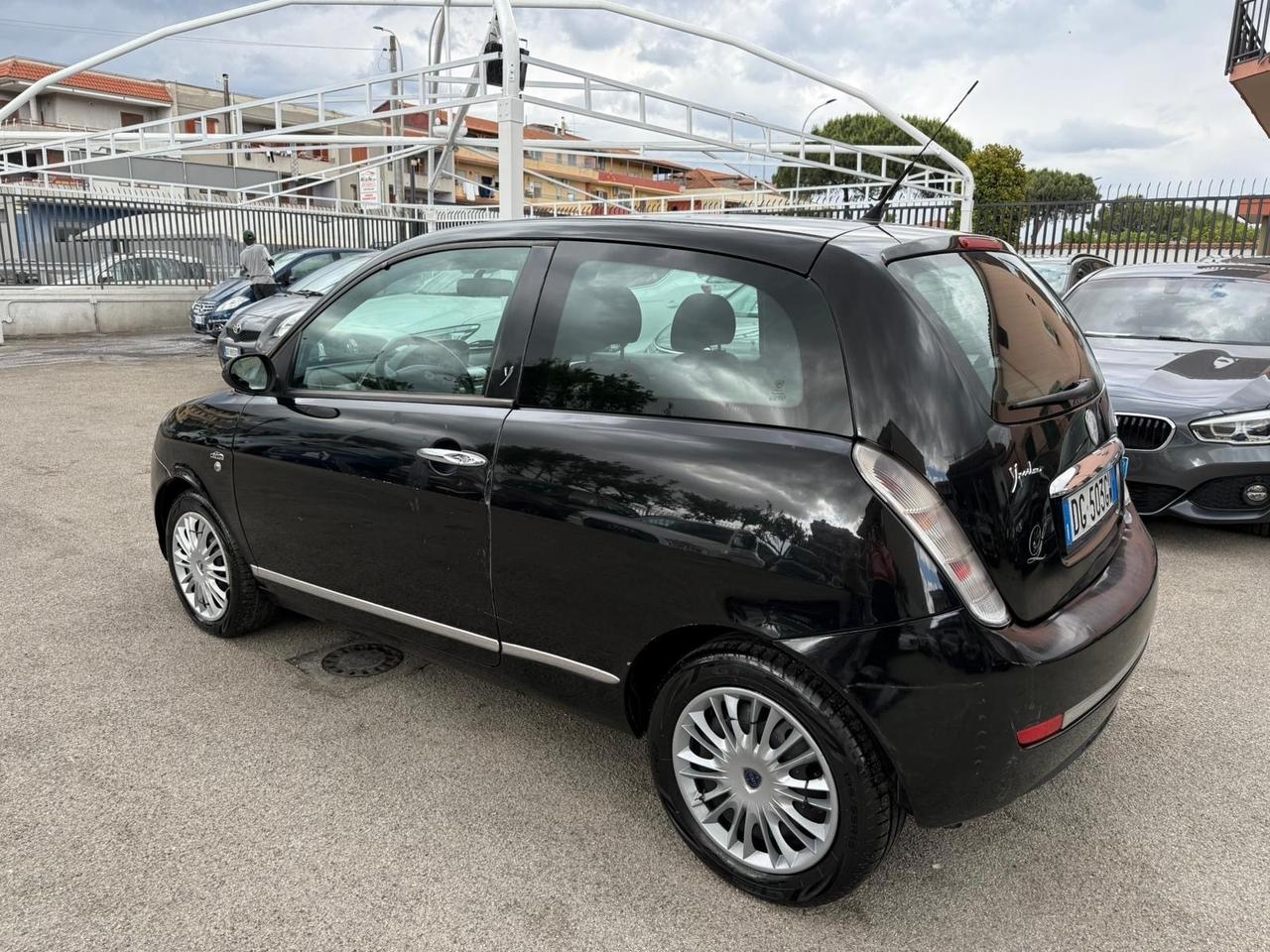 Lancia Ypsilon 1.3 MJT 90 CV Oro Bianco