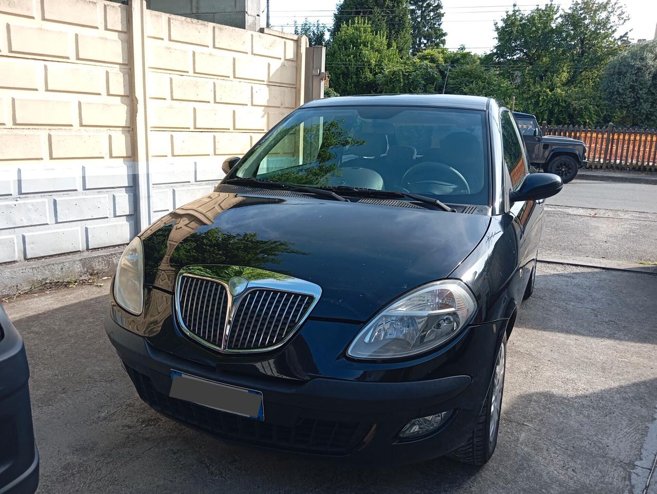 Lancia Ypsilon 1.2 benzina neopatentati