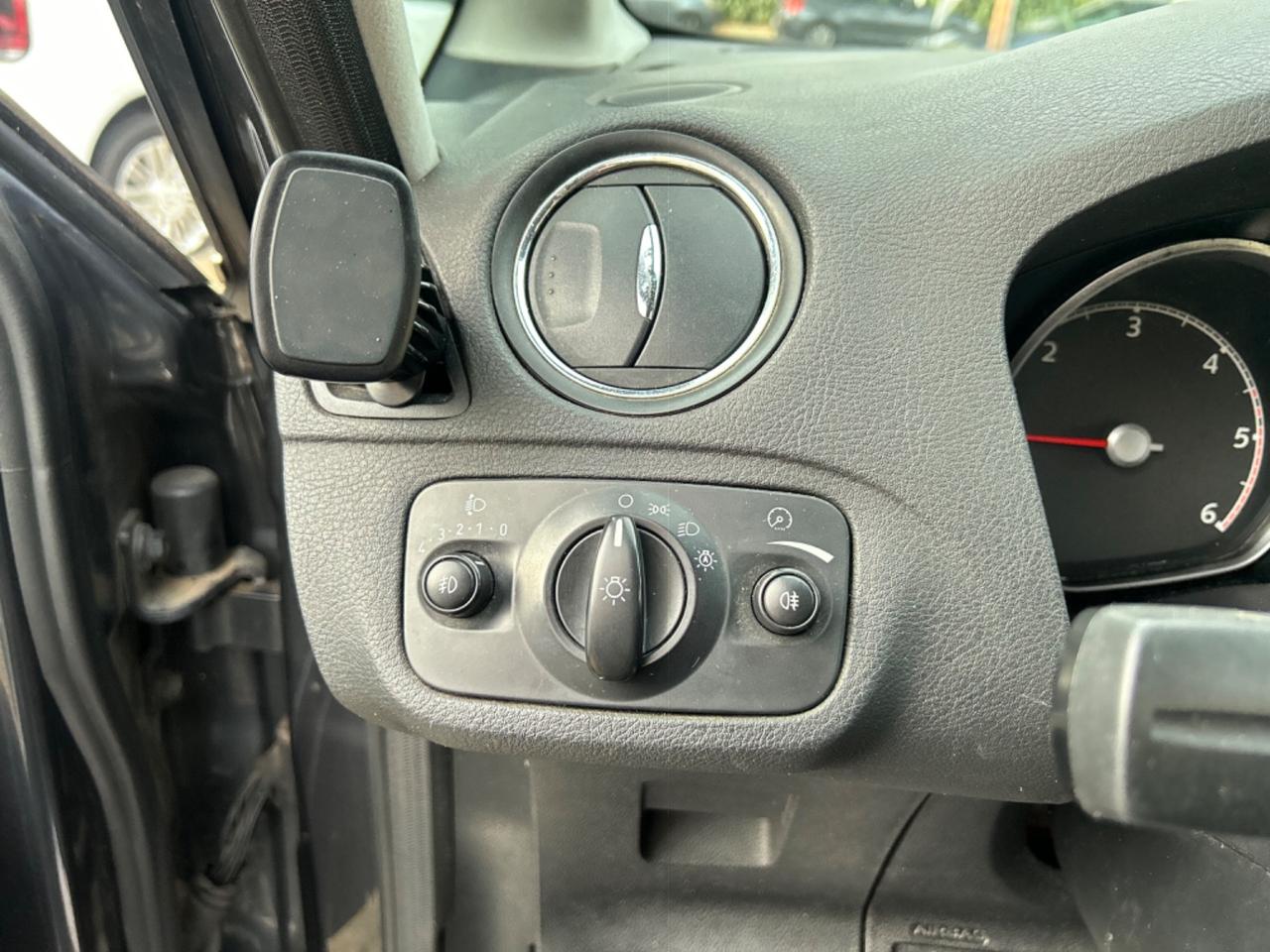 Ford Galaxy 2.0 TDCi 140 CV Ghia DPF