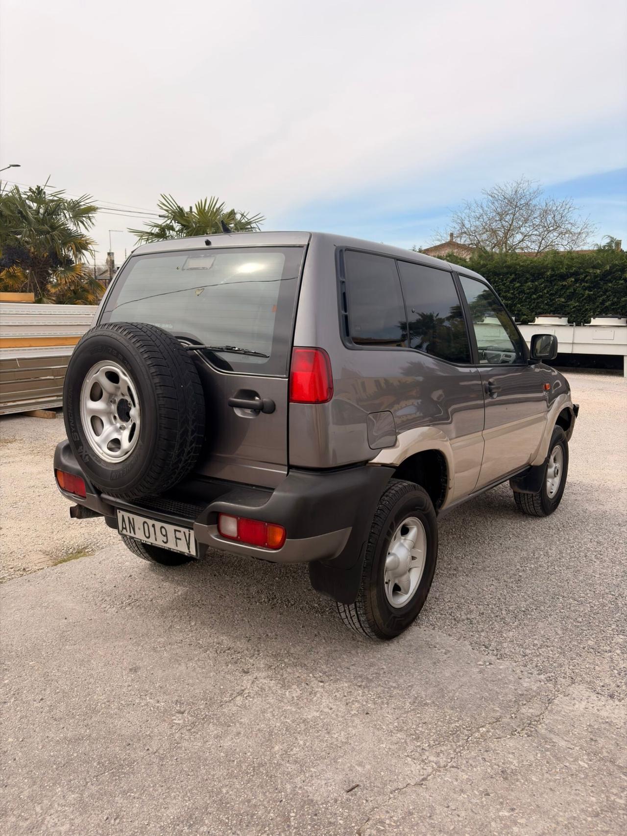 Nissan terrano 2.7 autocarro 2 posti -1996