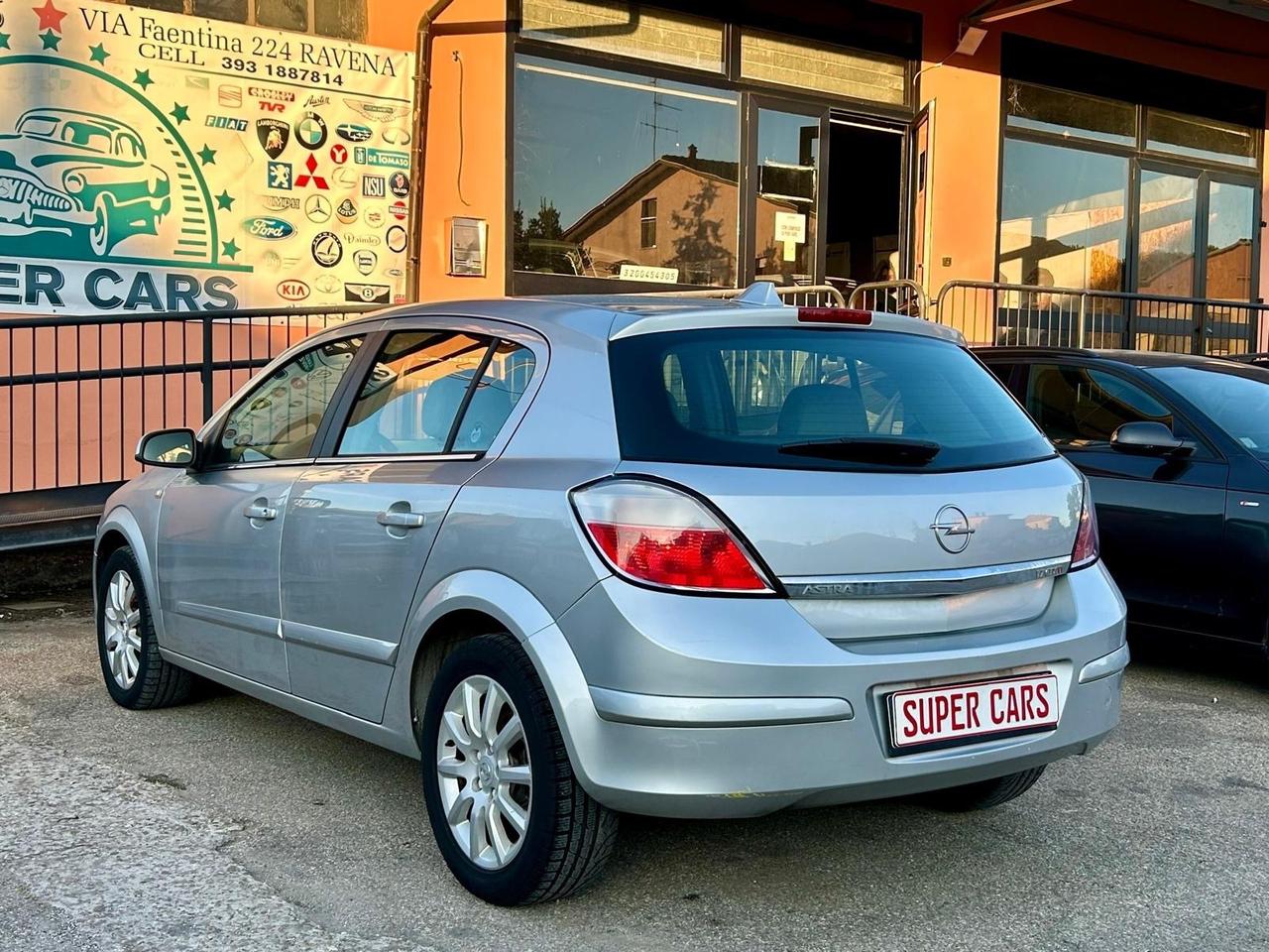 Opel Astra 1.7CDTI 101CV 5P Berlina Cosmo Neopatentati
