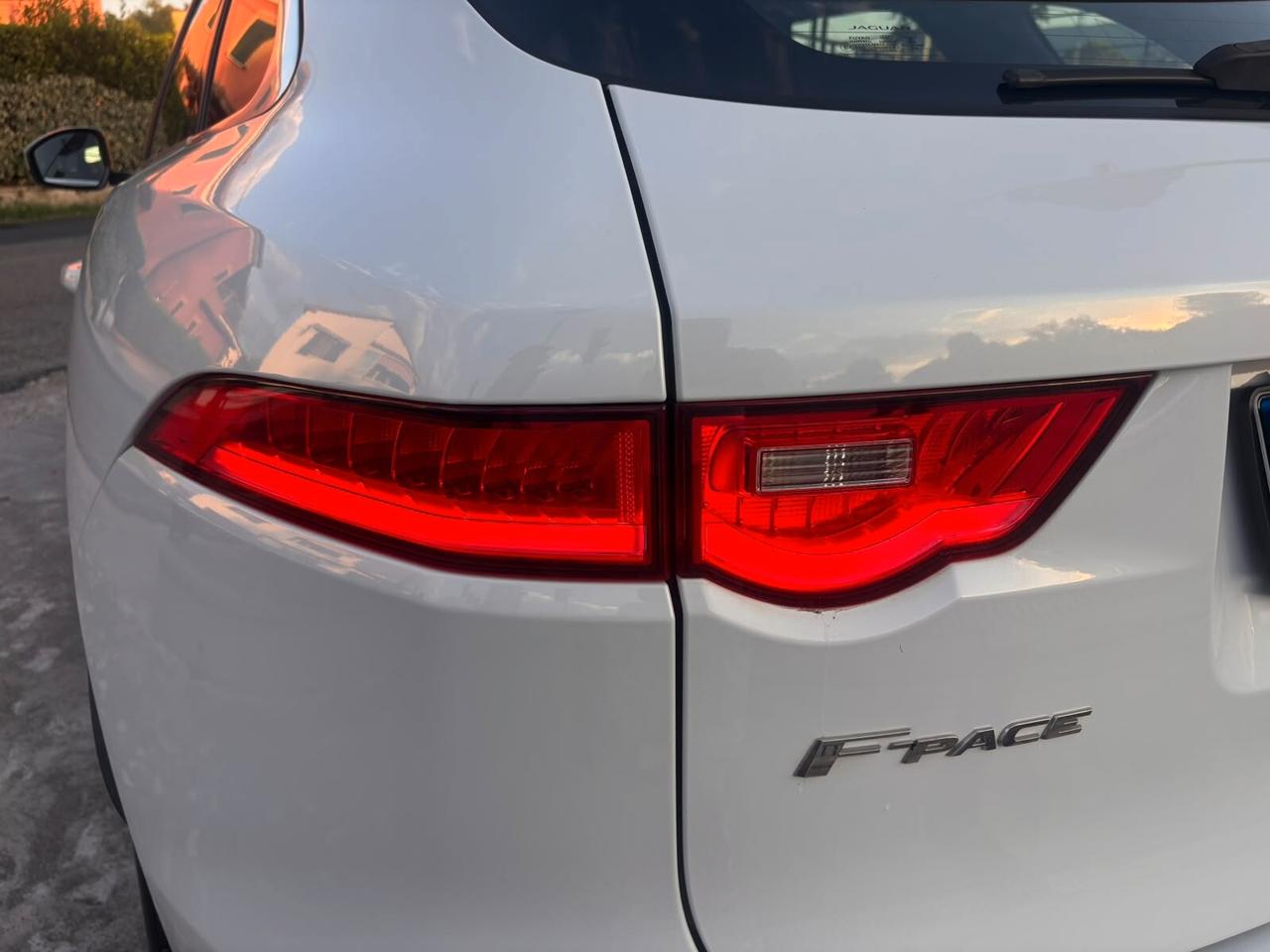 Jaguar F-Pace 2.0 D 180 CV AWD aut. Prestige