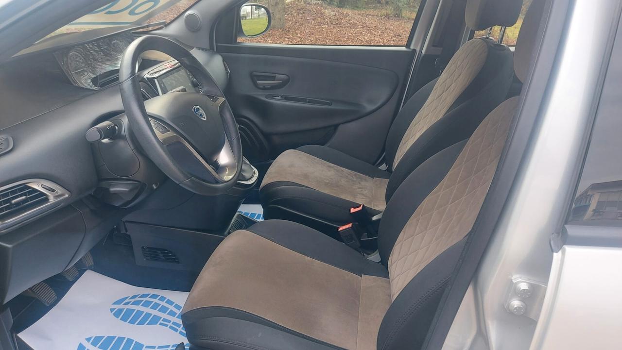 Lancia Ypsilon 1.0 FireFly 5 porte S&S Hybrid Ecochic Gold