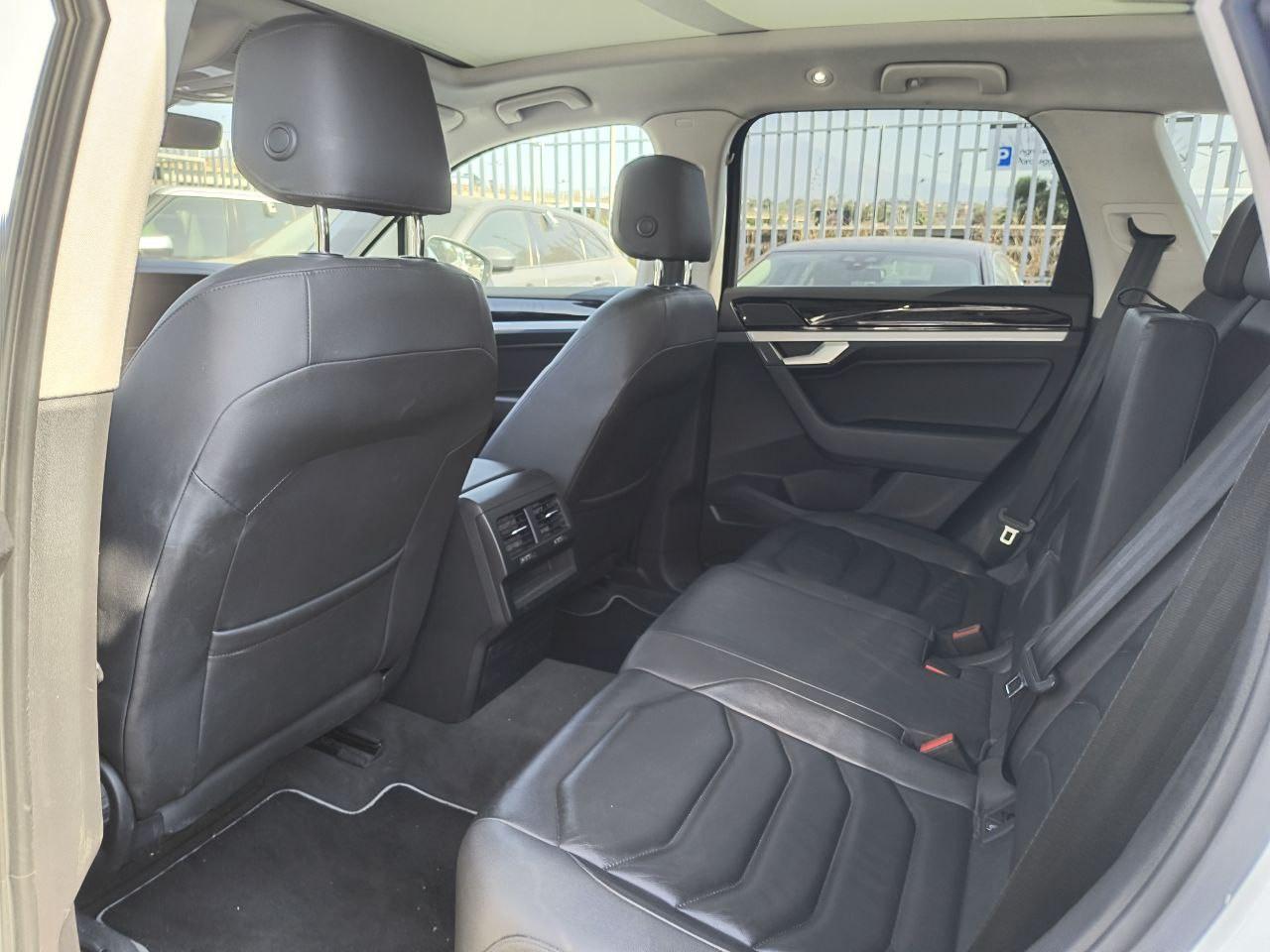 VOLKSWAGEN Touareg III 2018 - Touareg 3.0 V6 tdi Black Style 231cv tipt