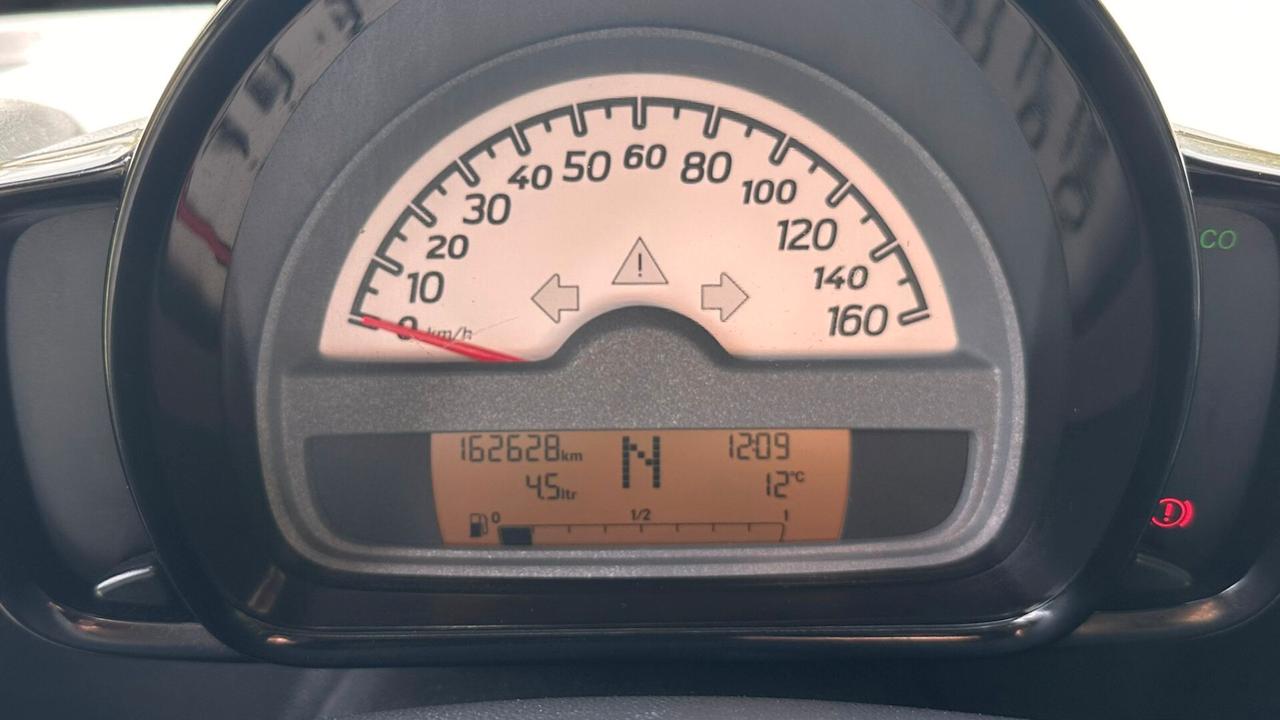 Smart ForTwo 1000 45 kW MHD coupé pure 2011 LEGGI TESTO
