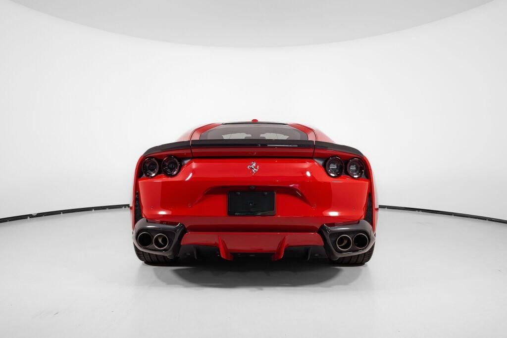 Ferrari 812 SUPERFAST - NOLEGGIO LUNGO TERMINE