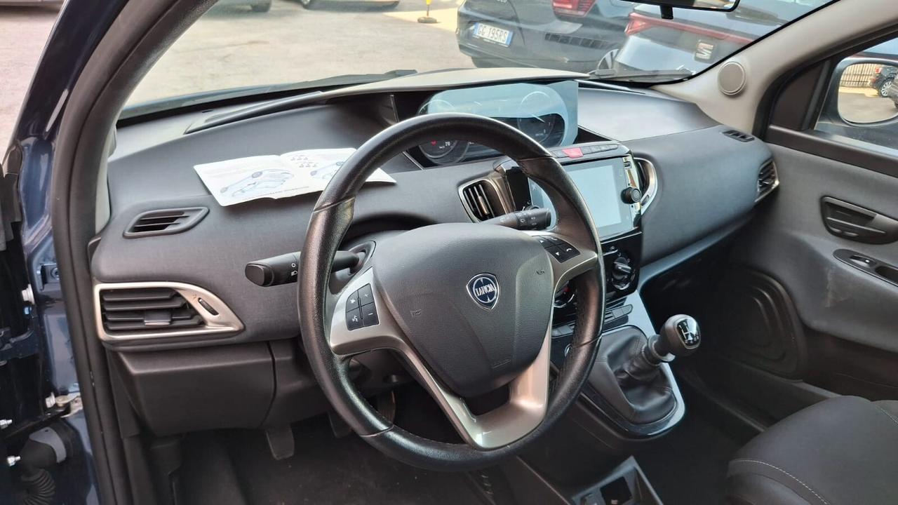 Lancia Ypsilon 1.0 FireFly 5 porte S&S Hybrid Gold