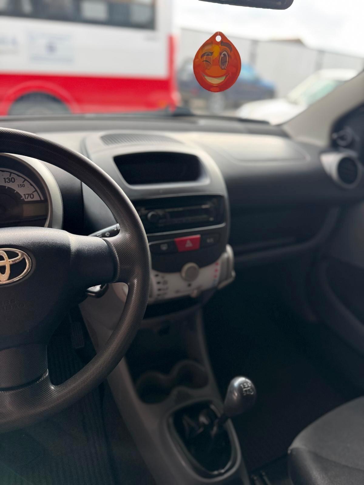 Toyota Aygo 1.0 12V VVT-i 5 porte Now Connect