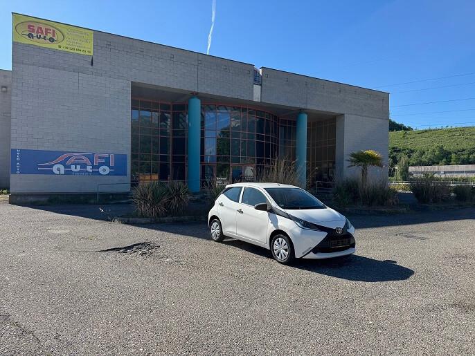 Toyota Aygo 1.0 VVT-i 69 CV 5 porte x-clusiv Black & White