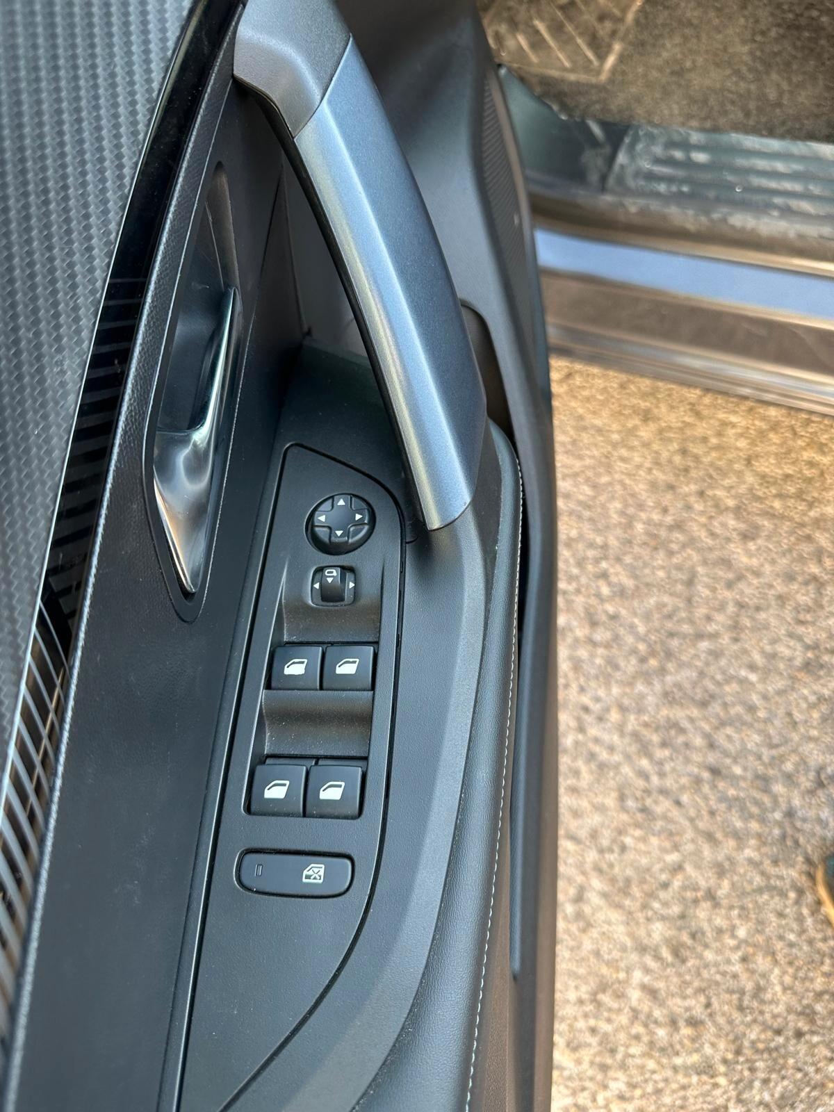 Peugeot 2008 BlueHDi 100 S&S Allure