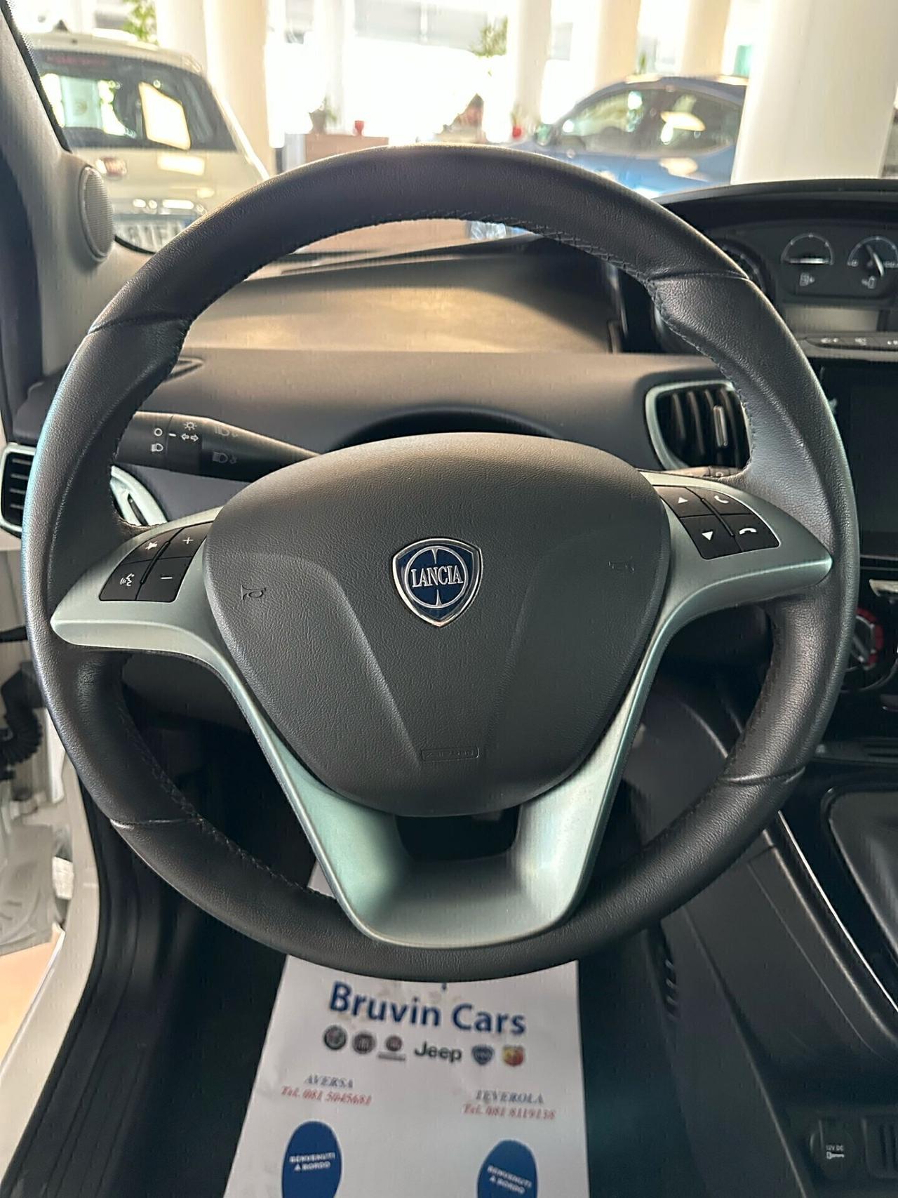 LANCIA YPSILON 1.0 HYBRID 70CV 2024 PLATINO