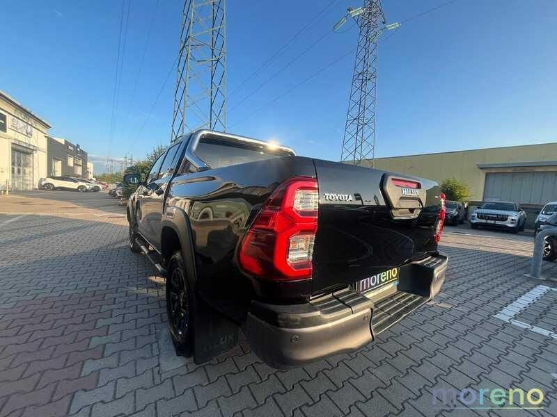 Toyota Hilux 2.8 d double cab Invincible 4wd Auto