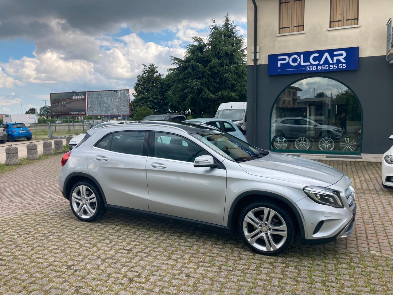 Mercedes-Benz GLA 200 Sport Automatica Panorama Cerchi X 18