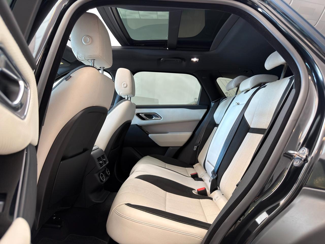Land Rover Range Velar 2.0D I4 240 CV R-Dynamic HSE. TETTO APRIBILE