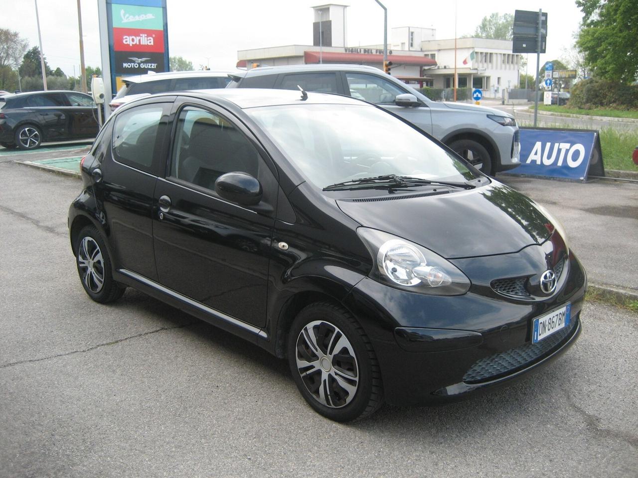 Toyota Aygo 1.0 12V VVT-i 5 porte Sol