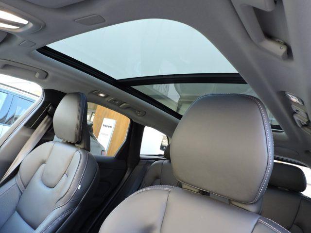 VOLVO XC60 B5 (benzina) AWD ULTRA DARK AUTOMATICA AZIENDALE