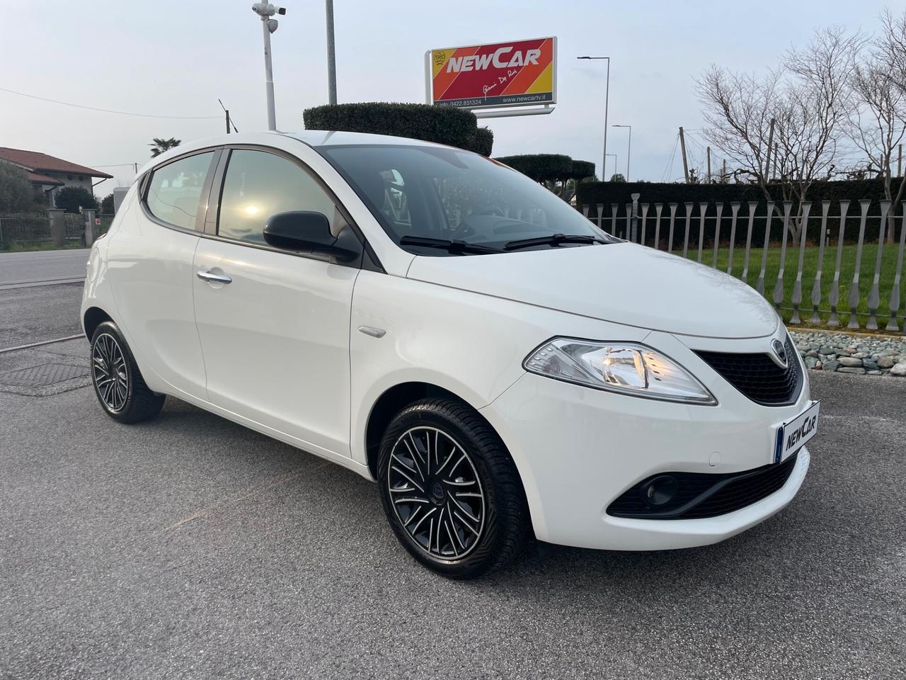 Lancia Ypsilon 1.2 69 CV 5 porte Gold