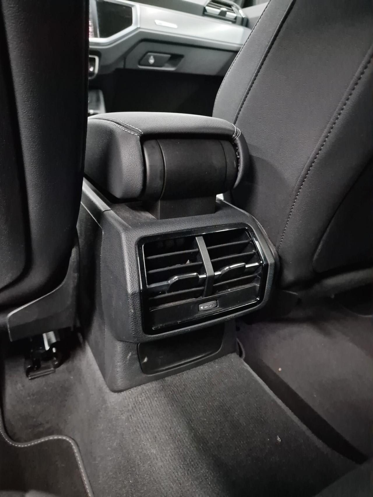 Audi Q3 SPB 35 TDI S tronic line edition 2.0 150CV Identity Black