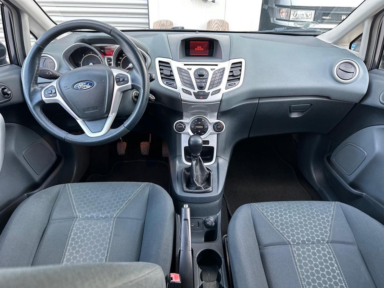 Ford Fiesta 1.4 TDCi 68CV 5 porte Titanium