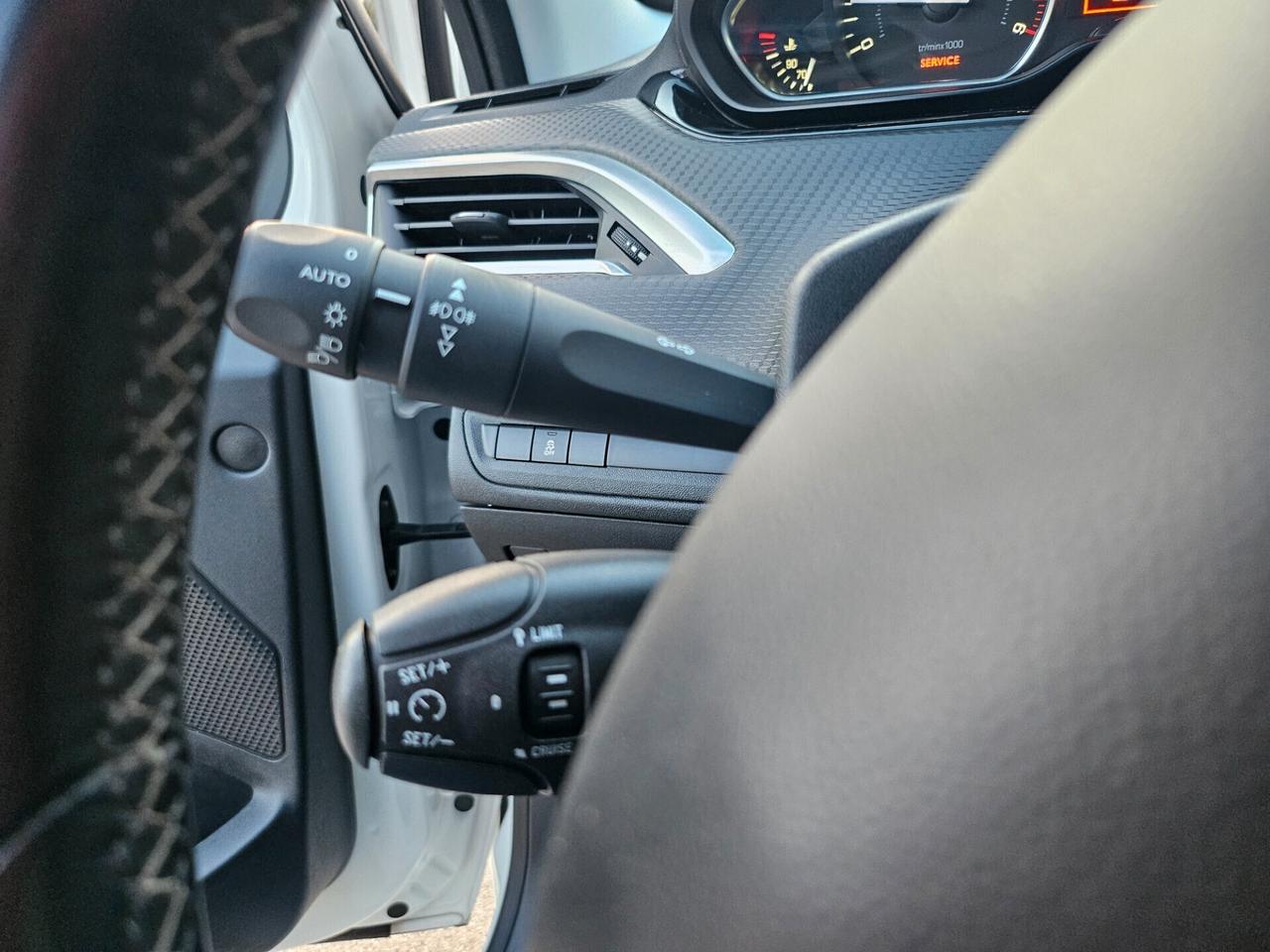 Peugeot 208 1.6 BlueHDi 100 CV Allure