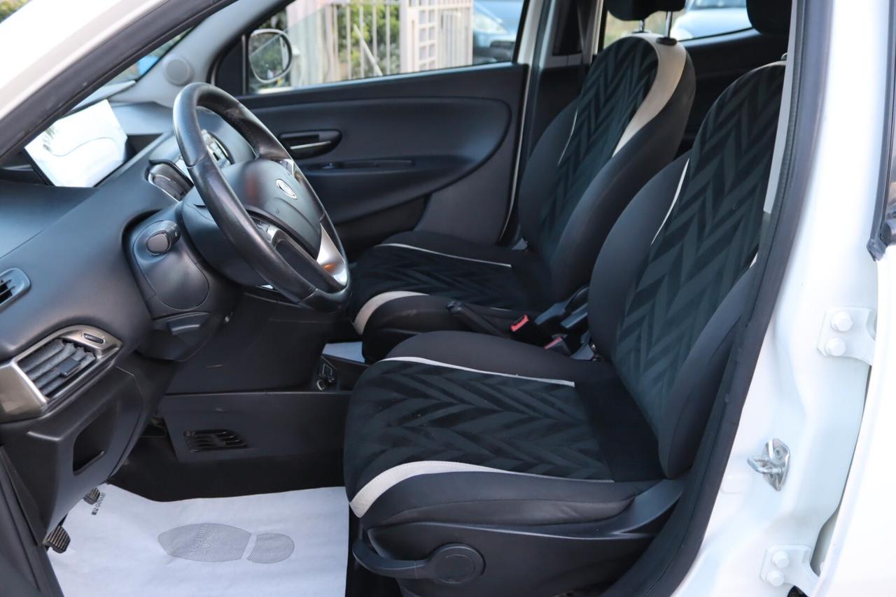 Lancia Ypsilon 1.2 69 CV 5 porte Platinum