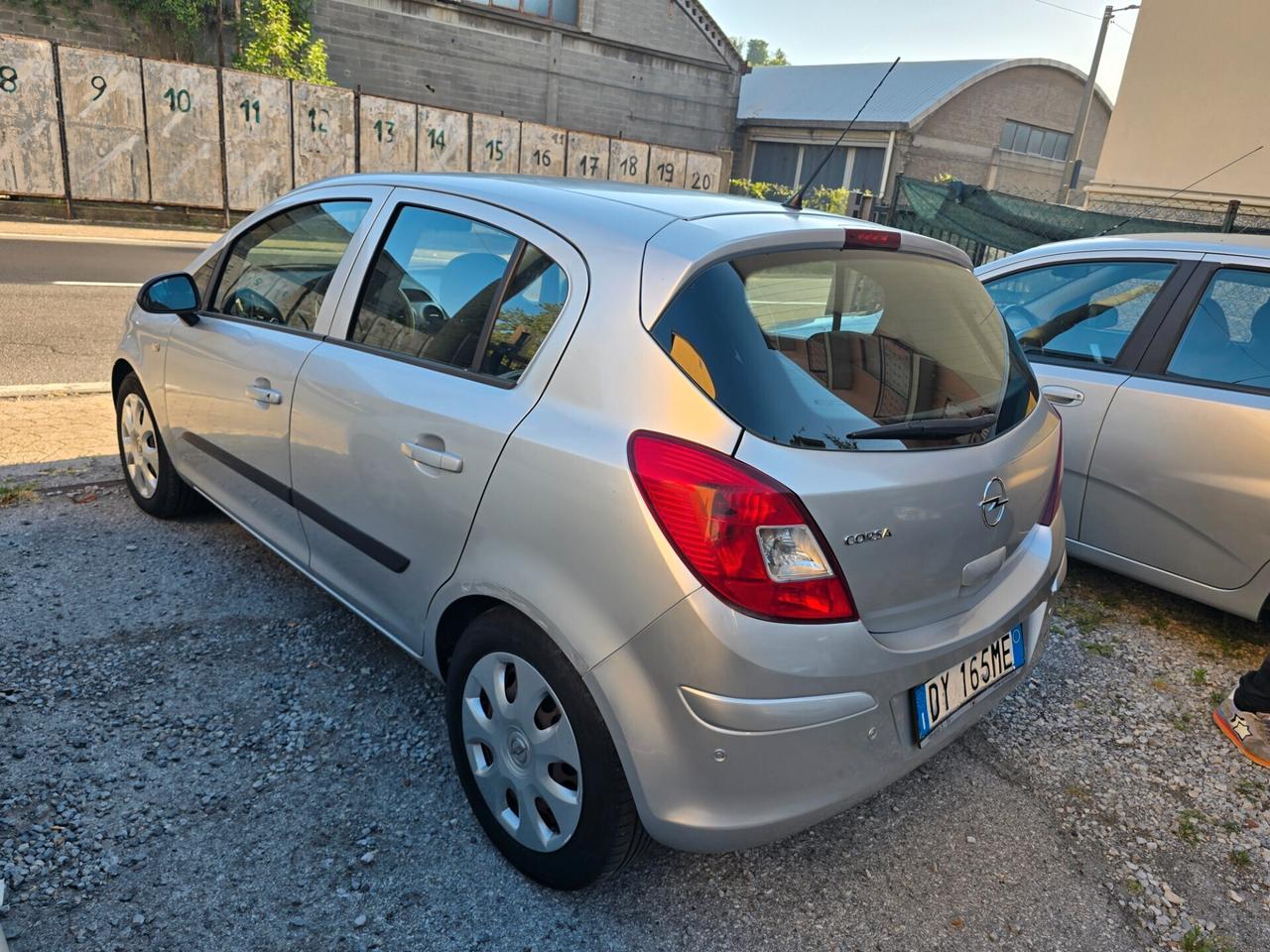 Opel Corsa 1.2 5 porte Club NEOPATENTATI