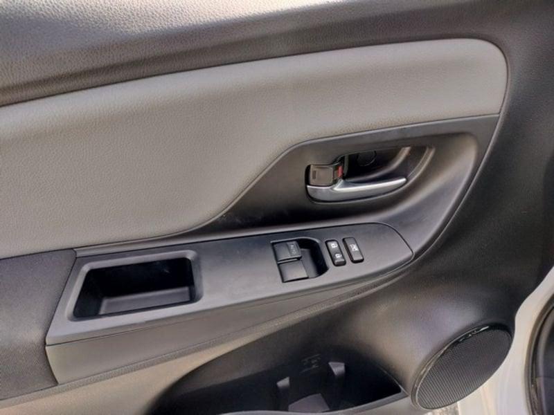 Toyota Yaris Hybrid Business