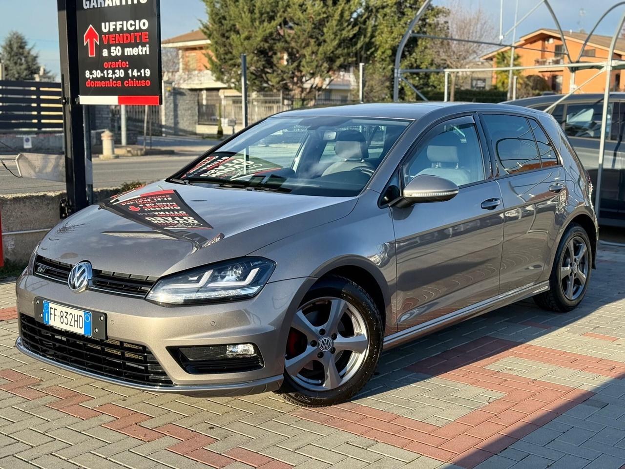 Volkswagen Golf 1.6 TDI 110 CV DSG R-LINE
