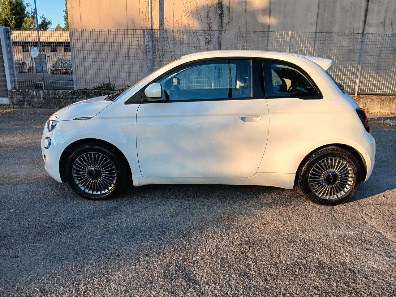 Fiat 500e Berlina 42 kWh Icon 13700€