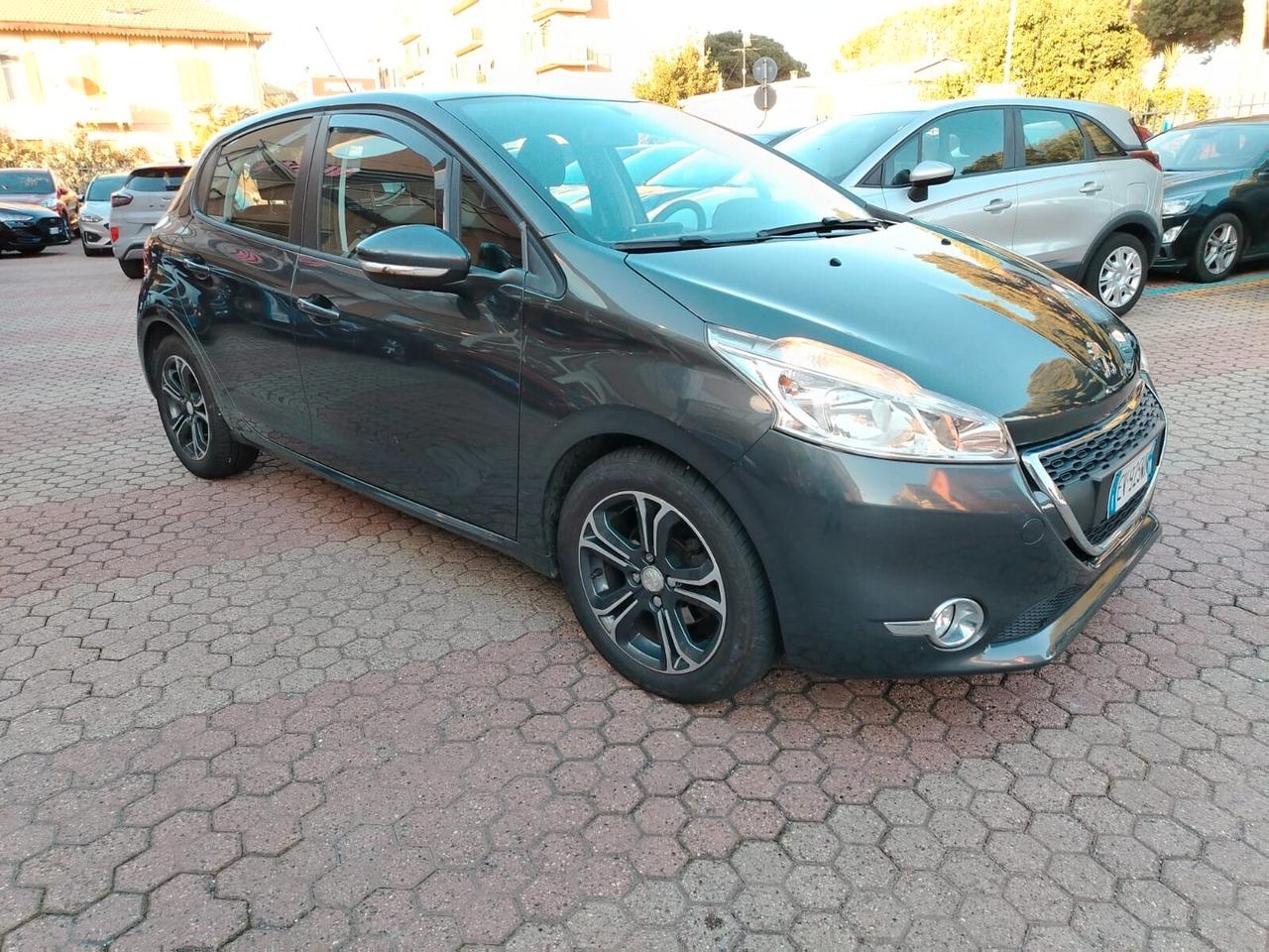 Peugeot 208 1.4 HDi 68 CV 5 porte Allure - ADATTA A NEOPATENTATI