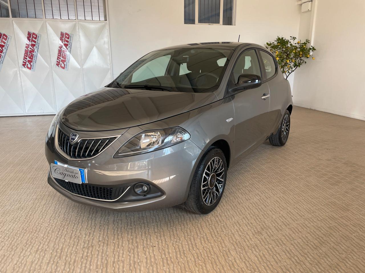 Lancia Ypsilon 1.0 FireFly 5 porte Hybrid Platino
