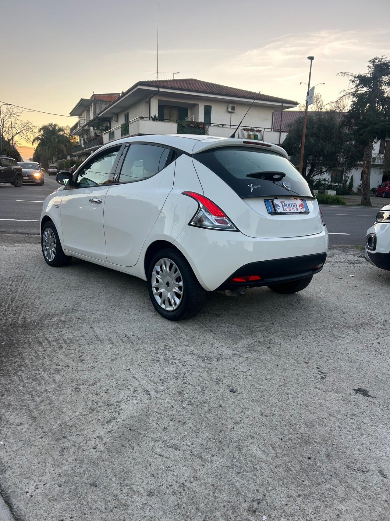 Lancia Ypsilon 1.2 69 CV 5 porte S&S Platinum
