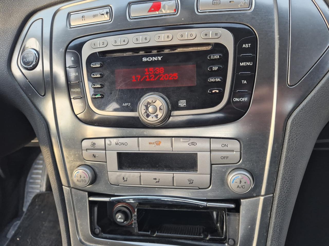 Ford Mondeo 2.0 TDCi 140 CV 5 poret Ghia DPF