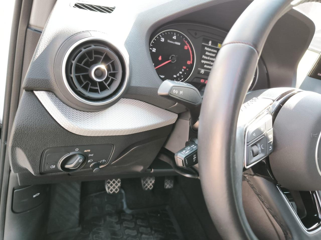 Audi Q2 30 TDI Business