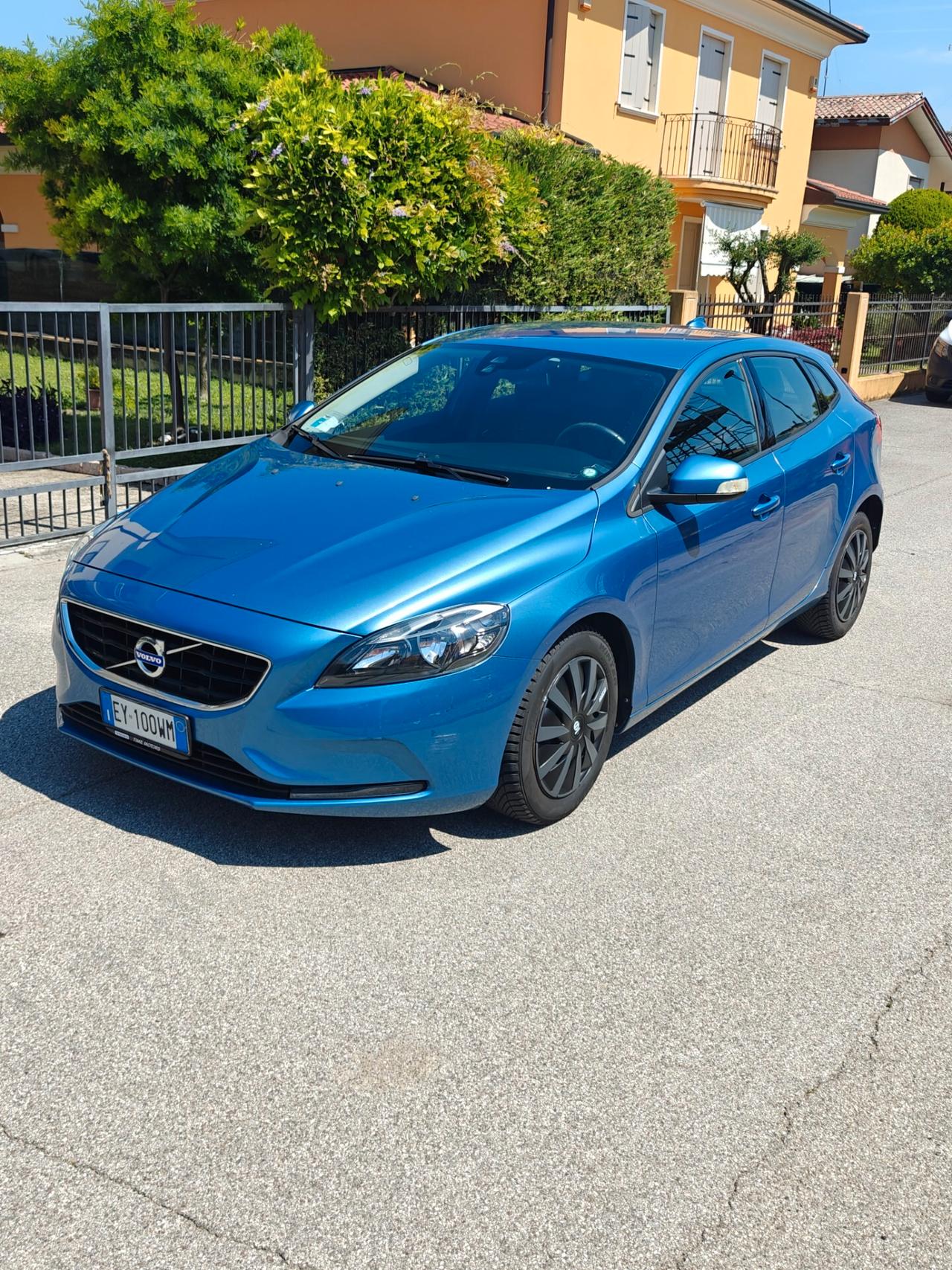 Volvo V40 D2