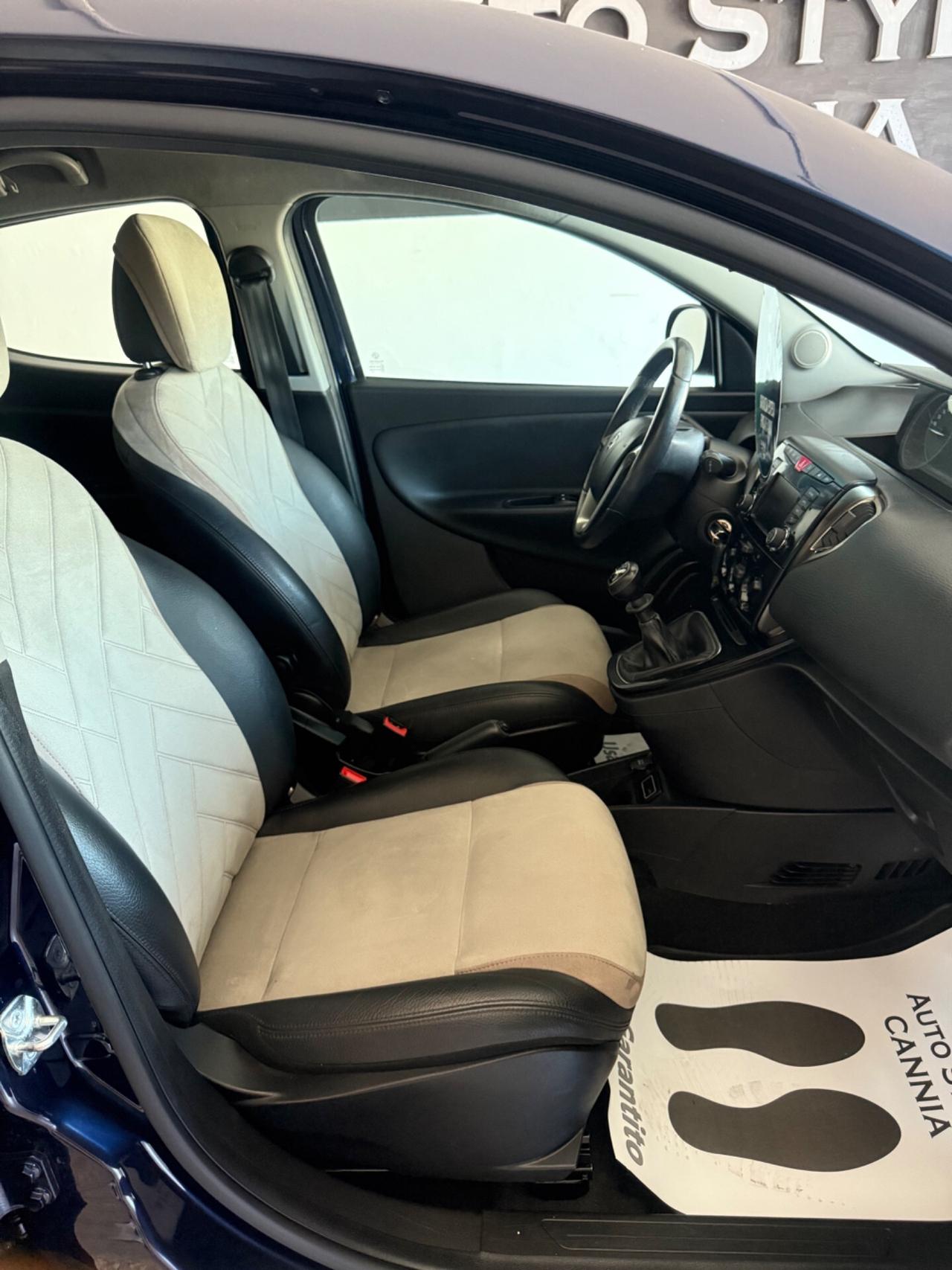 Lancia Ypsilon 1.2 69 CV 5 porte Silver