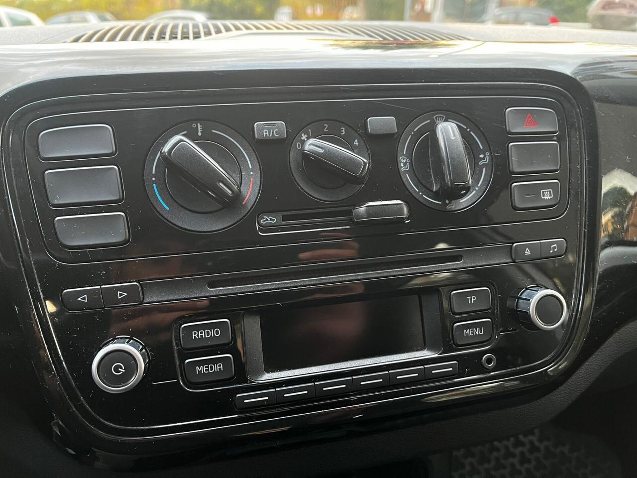 Volkswagen up! 1.0 High x neopatent offerta della settimana