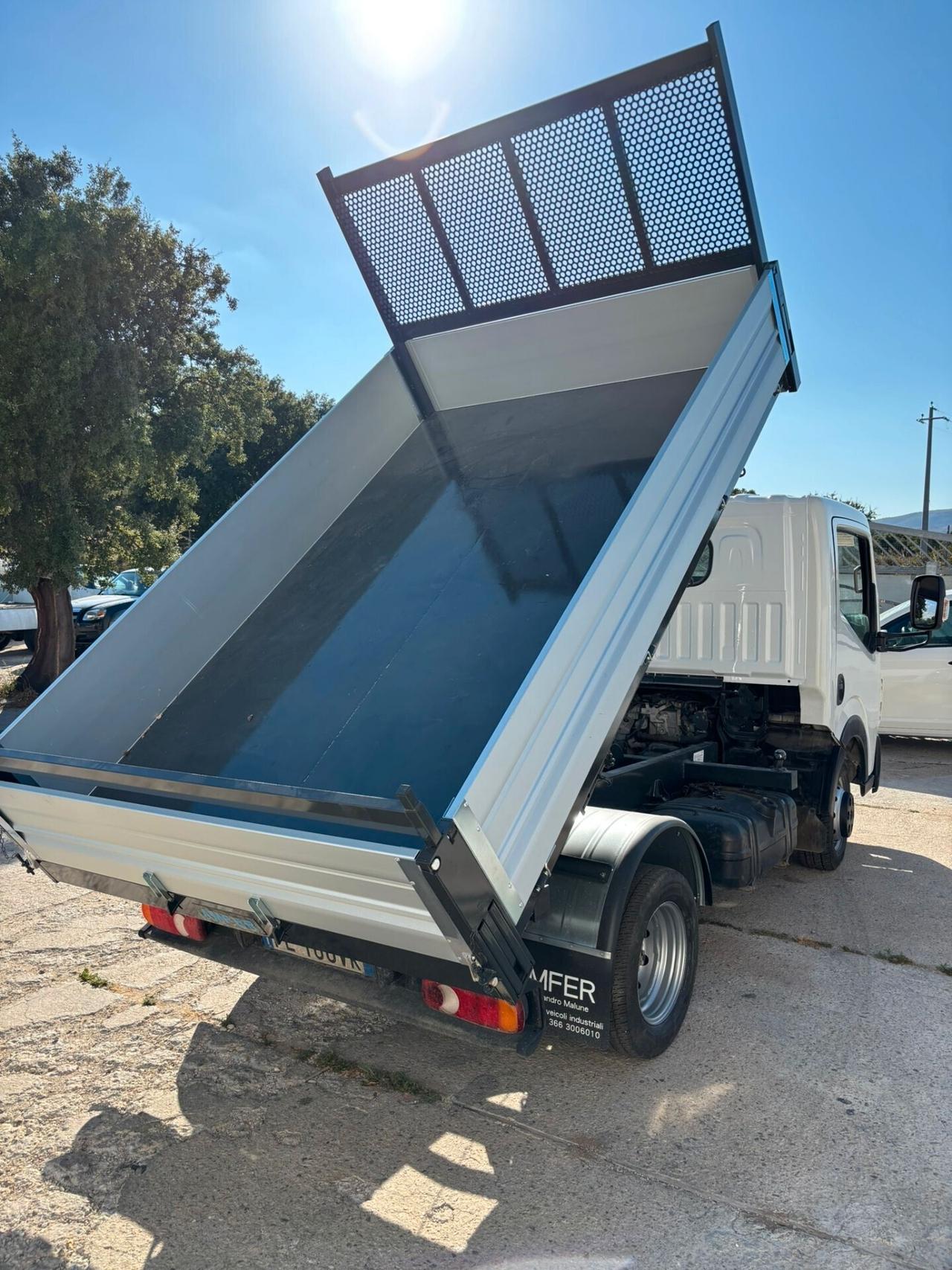 Renault Maxity / Nissan NT400 Cabstar 3.0 RIBALTABILE TRILATERALE