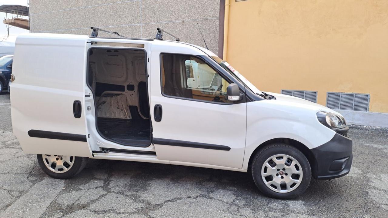 FIAT DOBLO' 1.4 T-JET NATURAL POWER LOUNGE- KM. 73000 - SCAD. BOMBOLE 01/2028 RINNOVABILI!