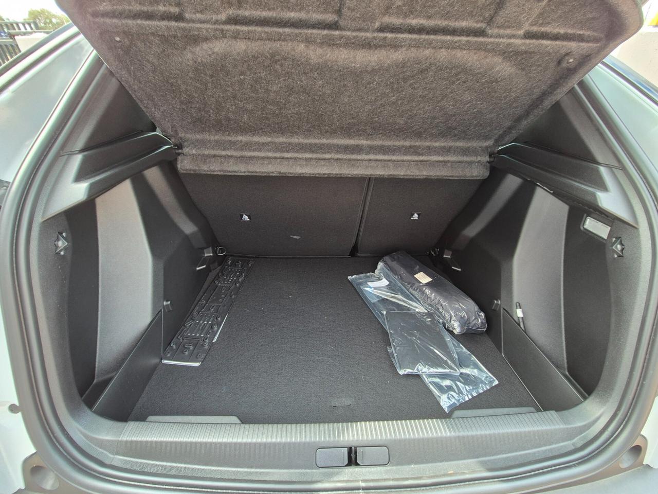 Peugeot 2008 Hybrid 136 e-DCS6 STYLE