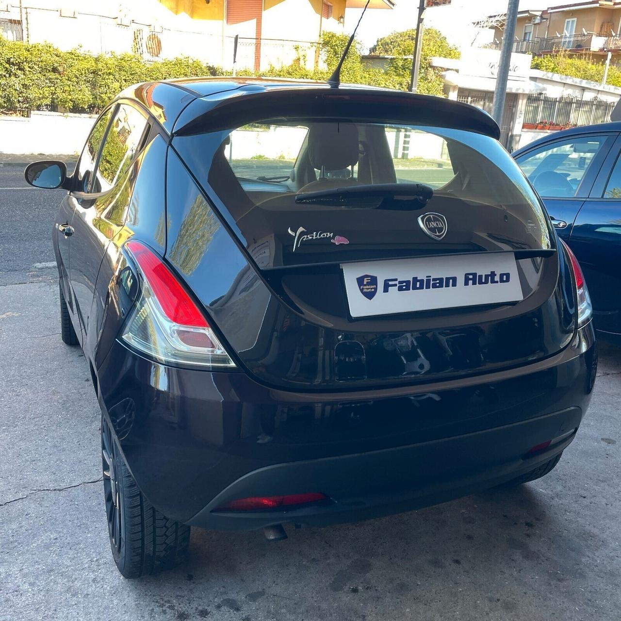 2014 Lancia Ypsilon 0.9 TwinAir 85 CV 5 porte Metano Ecochic Silver