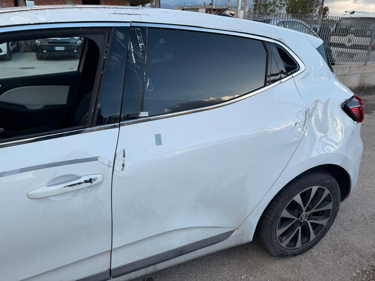 RENAULT CLIO 2023 1.0 BENZINA/GPL 101 CV *SINISTRATA