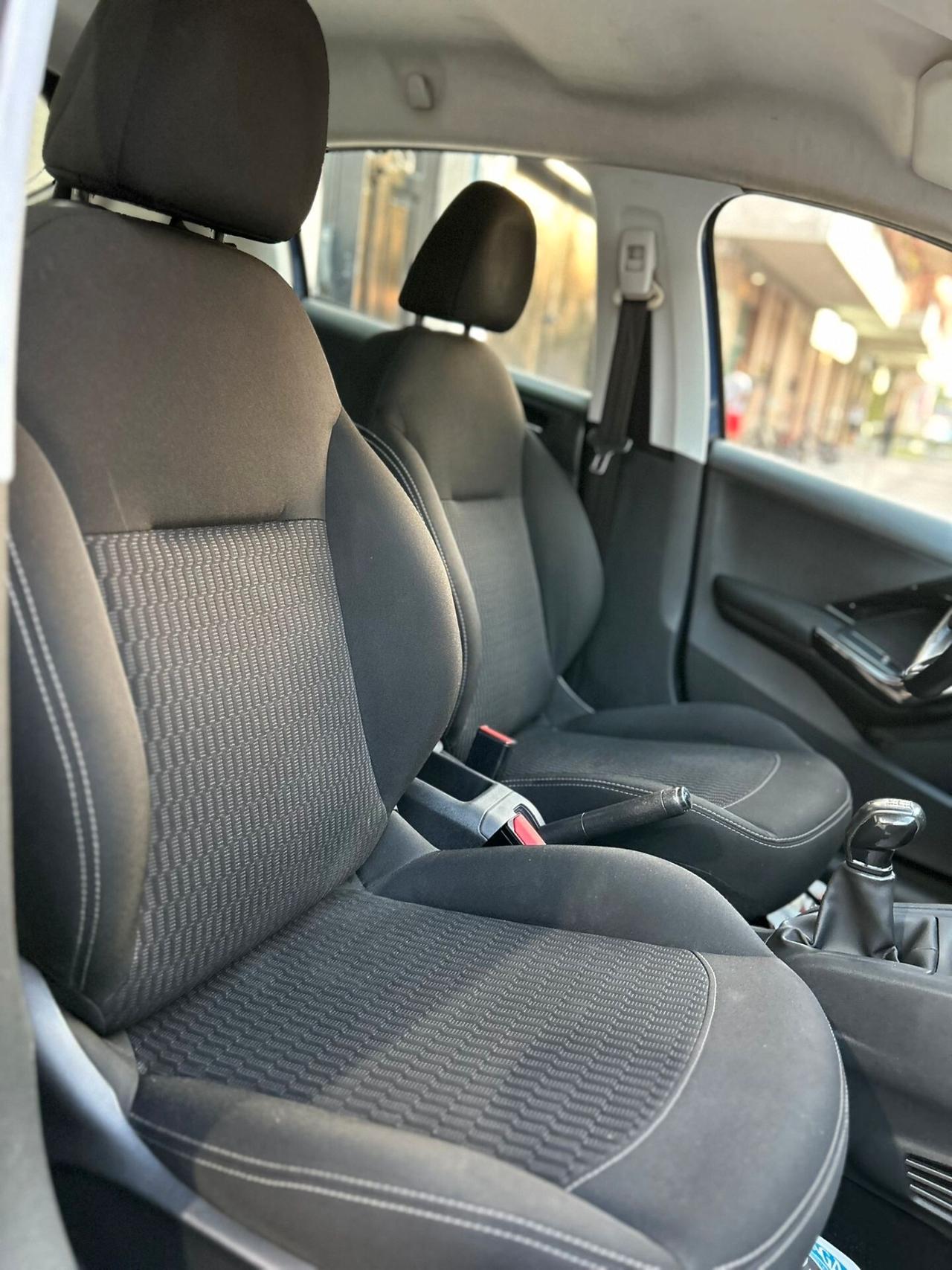 Peugeot 208 1.4 HDi 68 CV 5 porte Allure