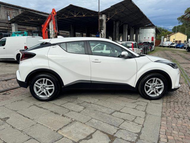 TOYOTA C-HR 1.8 Hybrid E-CVT Business