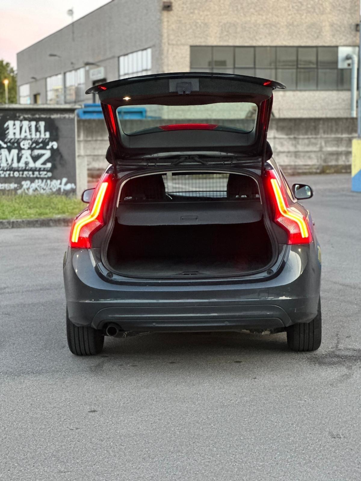 Volvo V60 D2 1.6 Powershift Kinetic