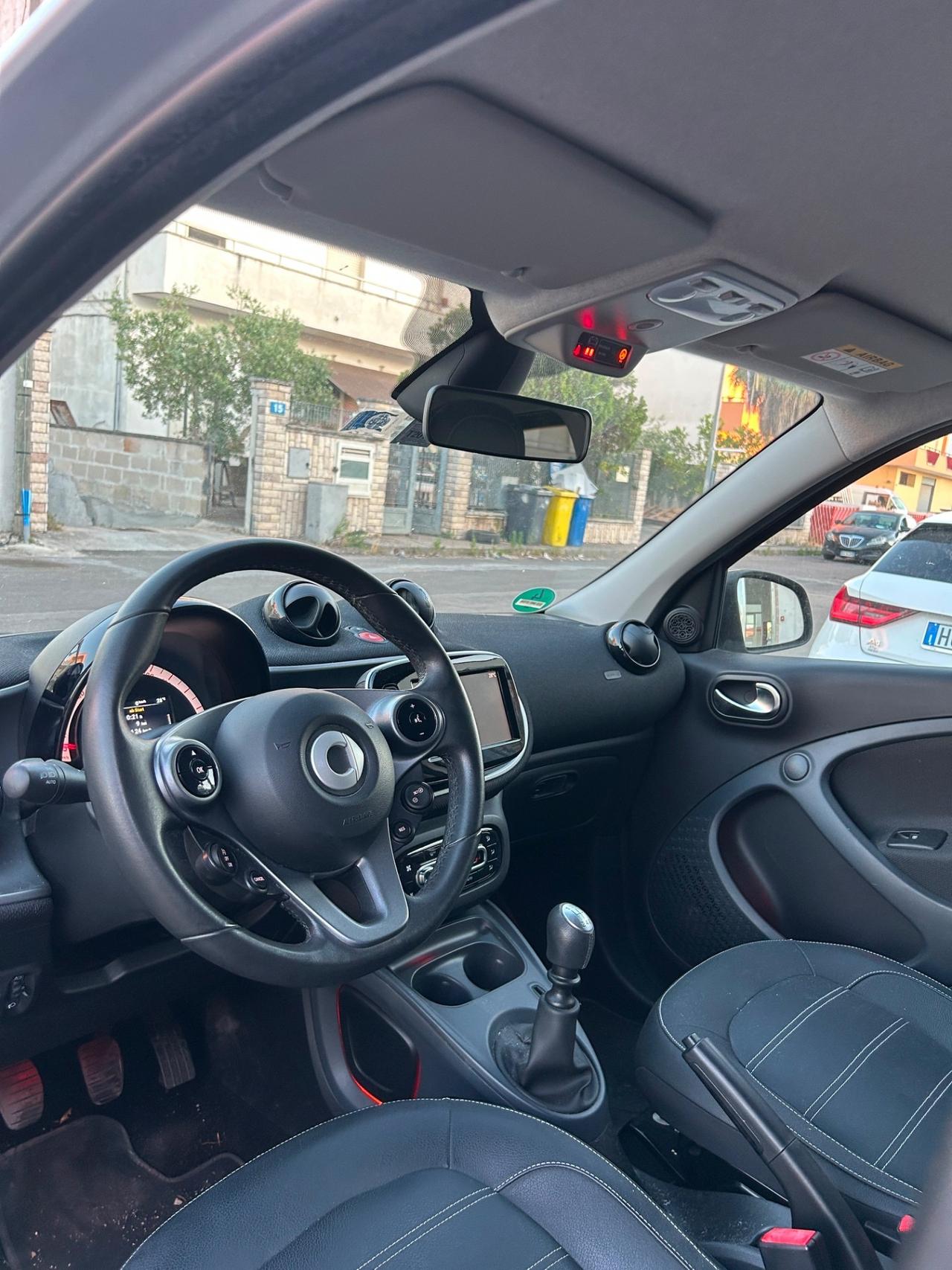 Smart ForFour 0.9 Turbo Passion-2015 NAVI/LED/15"