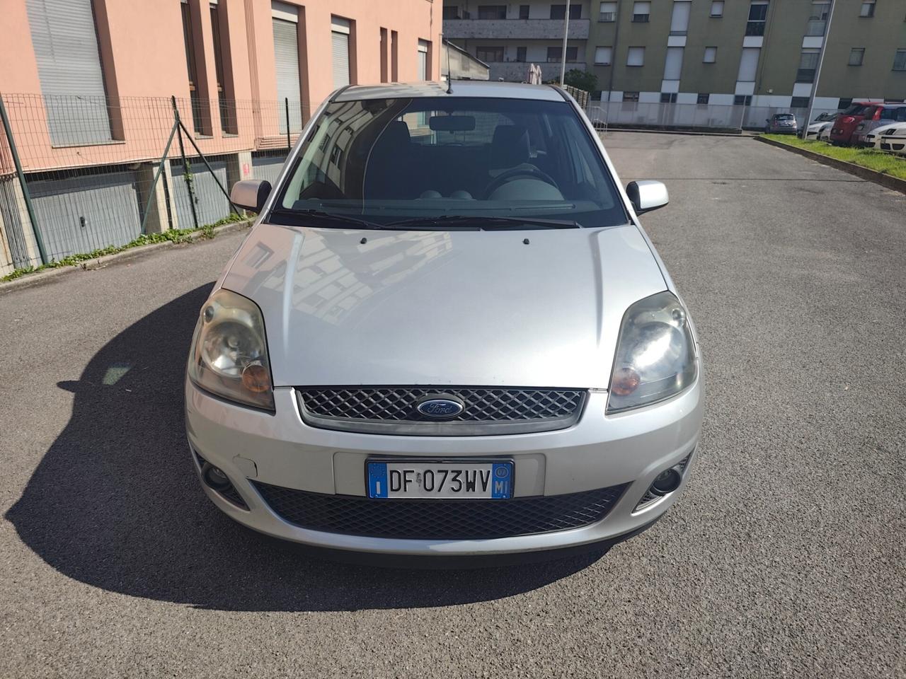 Ford Fiesta 1.4 TDCi 5porte Ghia neopatentati