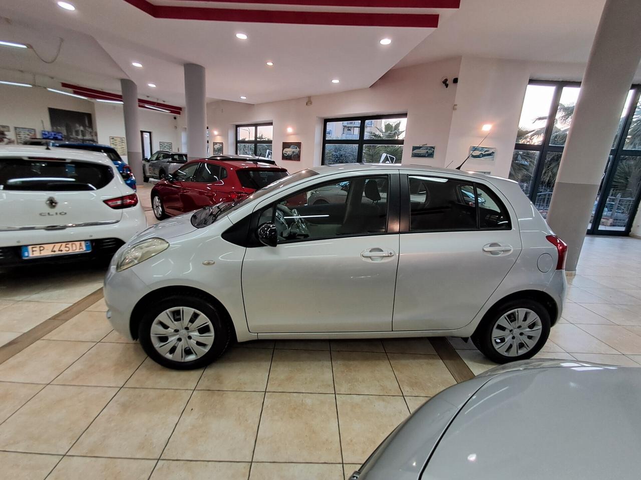 Toyota Yaris 1.0 5 porte Sol