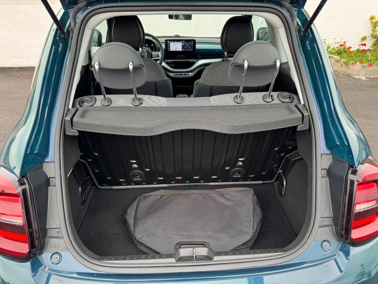 Fiat 500 500e Berlina 42 kWh La Prima